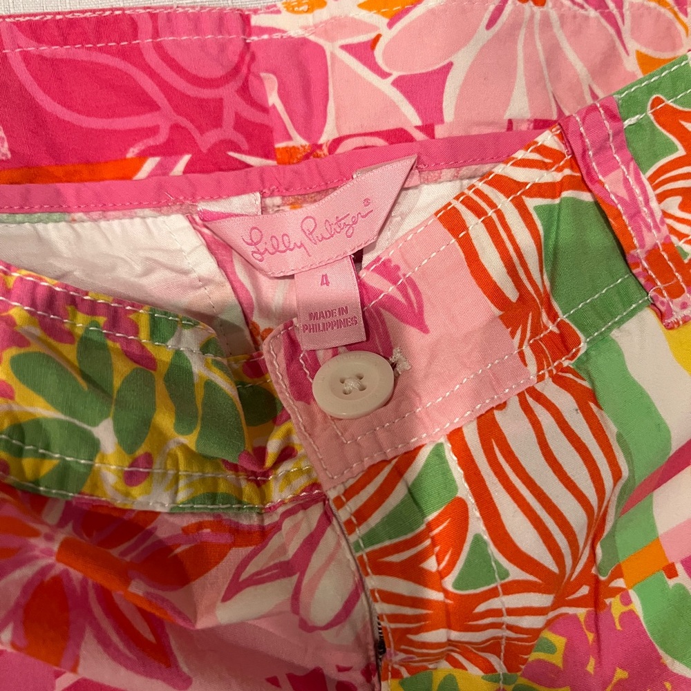 Lilly Pulitzer Floral Pink Women's Shorts - Picture 3 of 4